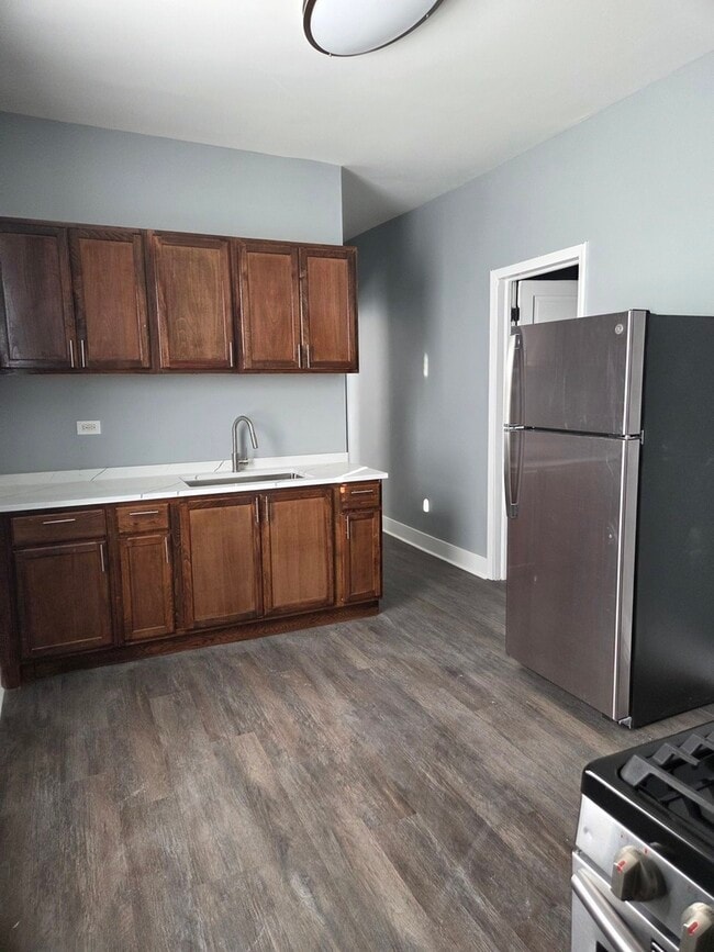 Building Photo - 1452 W 62nd St