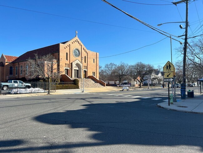 Building Photo - 1224 Monroe Ave