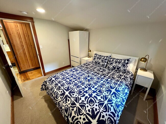 Building Photo - *Unfurnished* Charming, updated and walkable west side 3 BR + den/office