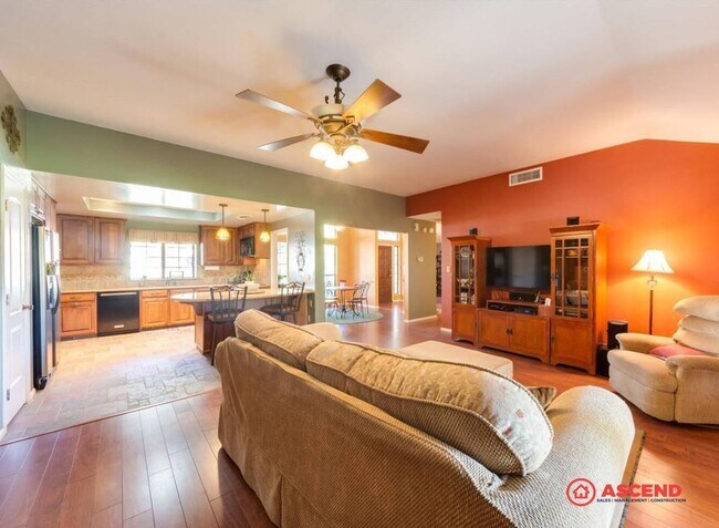 Building Photo - Phenomenal Home On The West Side of Town – Near Bakersfield Marketplace