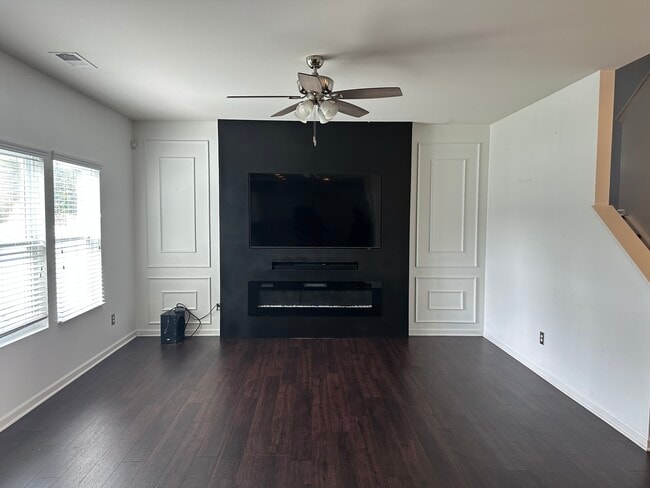 Building Photo - 1842 Swan Dr