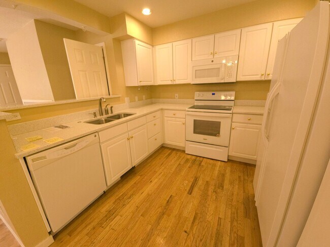 Building Photo - 3 bedroom Wellman Creek Condo- Major Price Drop!