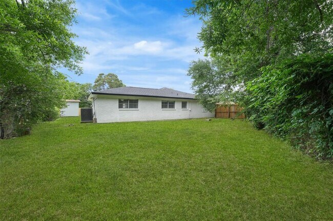 Building Photo - 405 Kelly Ln