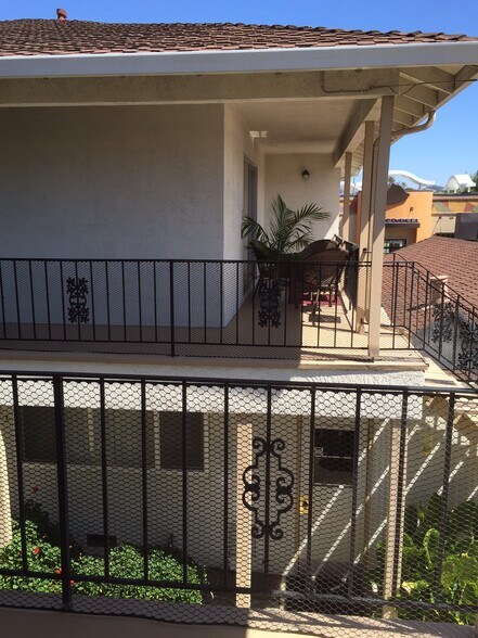 Private Patio - 3456 Redwood Ct