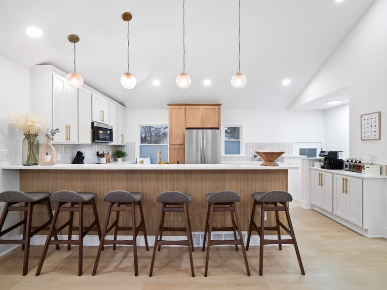 Building Photo - 4155 Ascot Ln