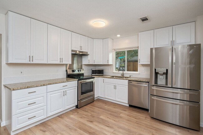 Building Photo - Renovated 3 bedroom house in Niceville!
