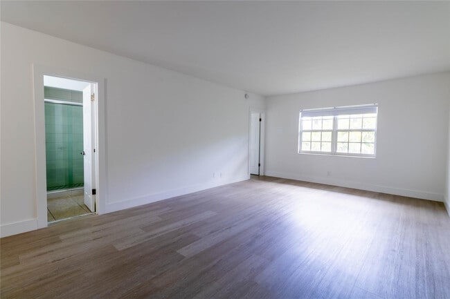 Building Photo - 2424 SE 17th St