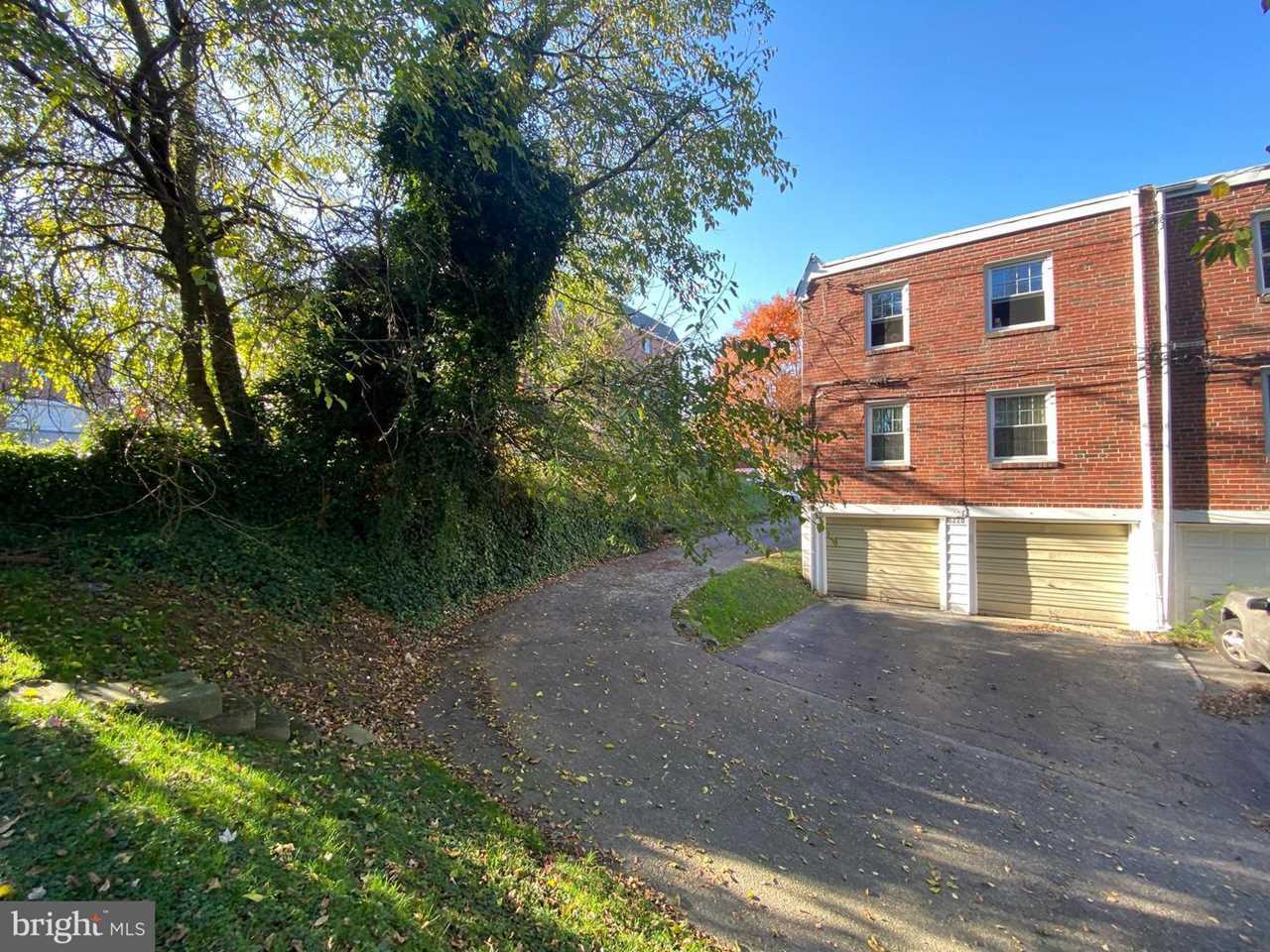 Building Photo - 3220 Albemarle Ave