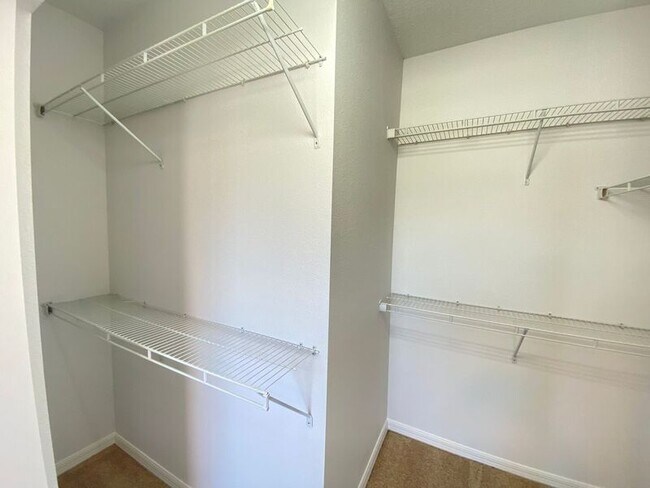 Building Photo - 6558 S Goldenrod Rd