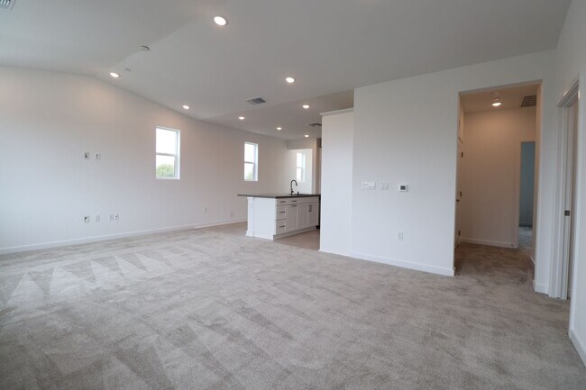 Building Photo - 1713 River Vis