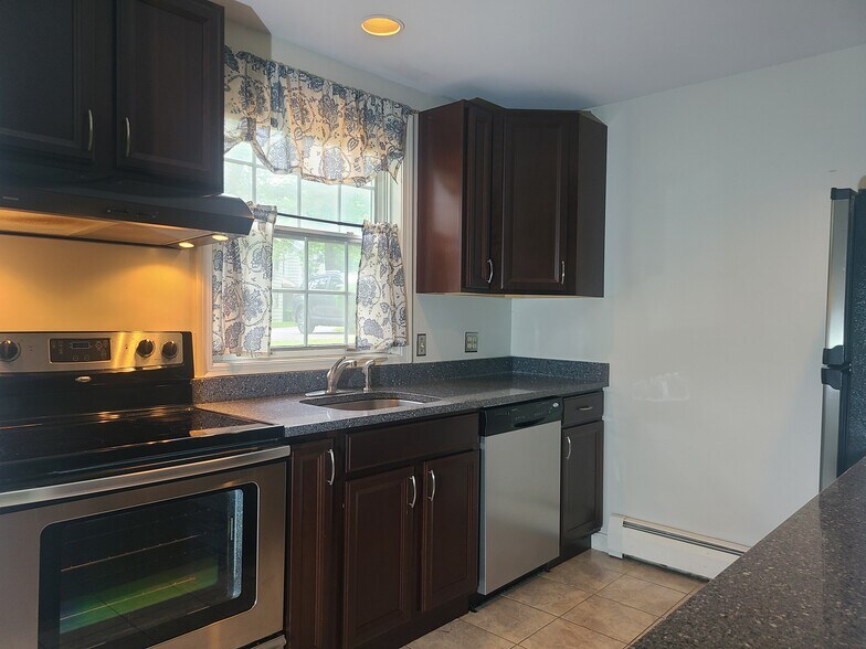 Building Photo - 1465 Hooksett Rd. Unit 123