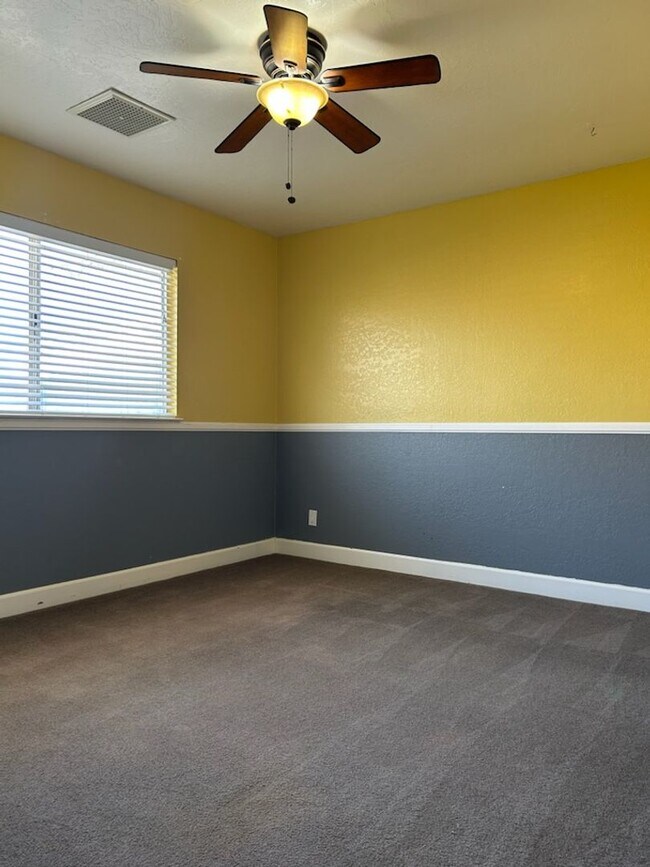 Building Photo - PLEASE CONTACT VAUGHN REALTY TO SET UP AN APPOINTMENT, 760-446-6561