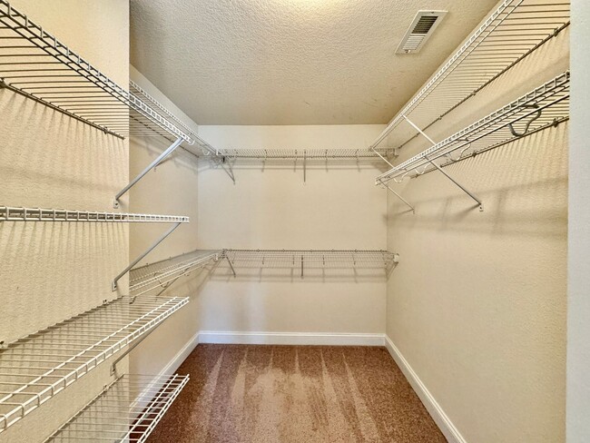 Building Photo - 4-Bedroom Home Ready 07-10-26!! Gourmet Kitchen - Fenced Backyard - Pet Friendly!