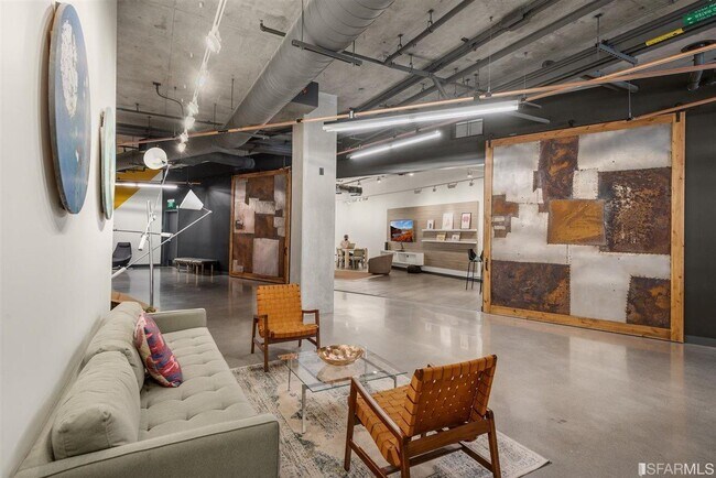 Building Photo - 45 Bartlett St