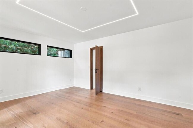 Building Photo - 4250 Carmain Dr NE
