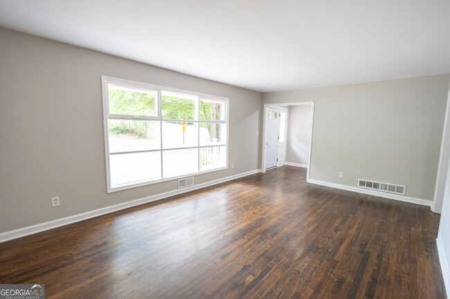 Building Photo - 2689 Collier Dr NW