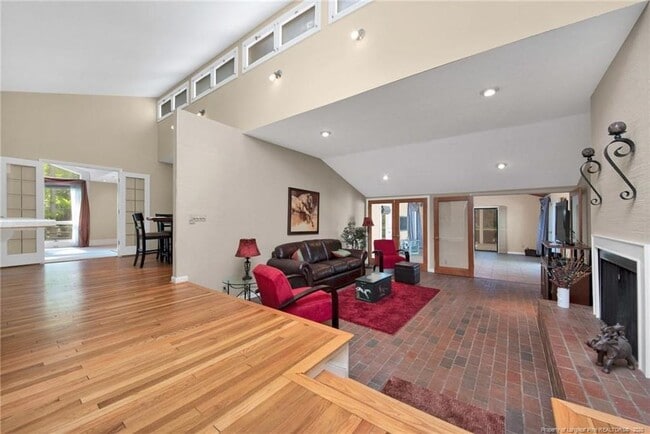 Building Photo - 3305 Hutton Pl
