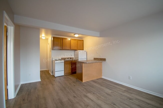 Building Photo - 2008 W Plum St