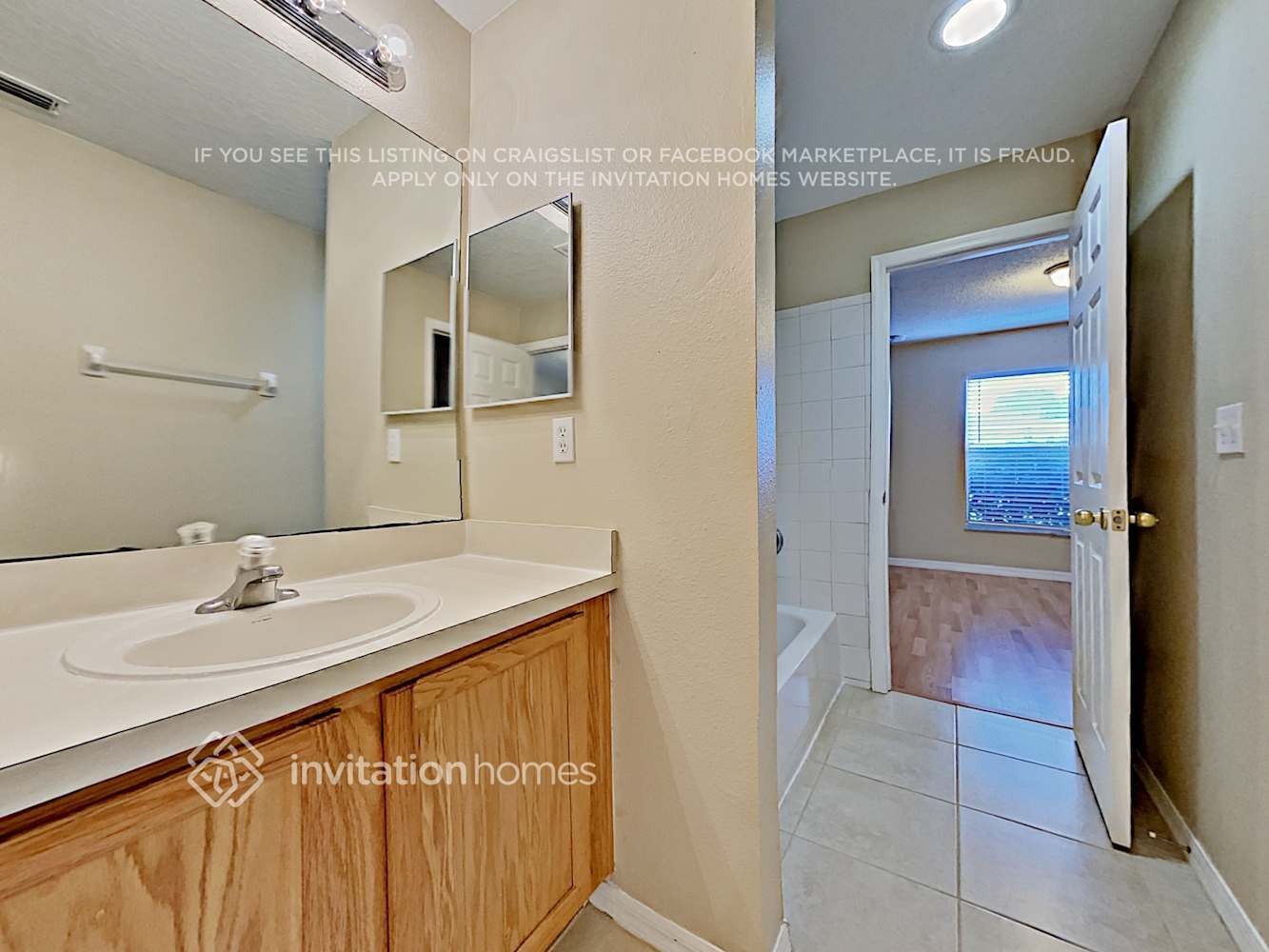 Building Photo - 1047 Lakeview Oaks Dr