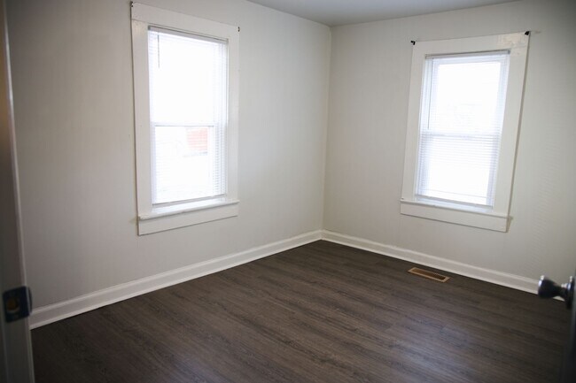 Building Photo - 2017 Central St NW