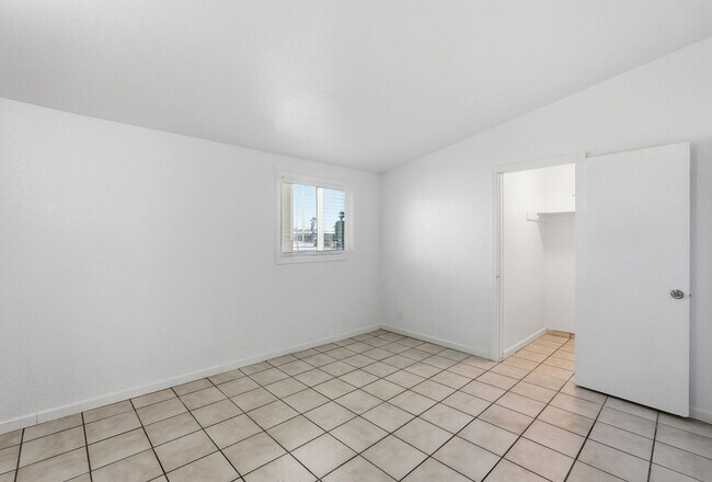 Building Photo - Beautifully Remodeled Home in a Central Tucson Location!