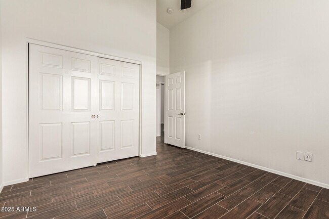 Building Photo - 1825 E Arabian Dr