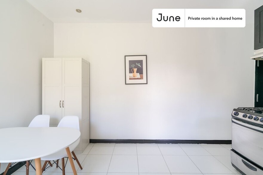 Building Photo - Room in Shared 3 bed/2 bath home in Upper West Side
