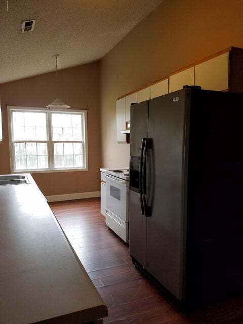 Building Photo - 418 Eucalyptus Ln