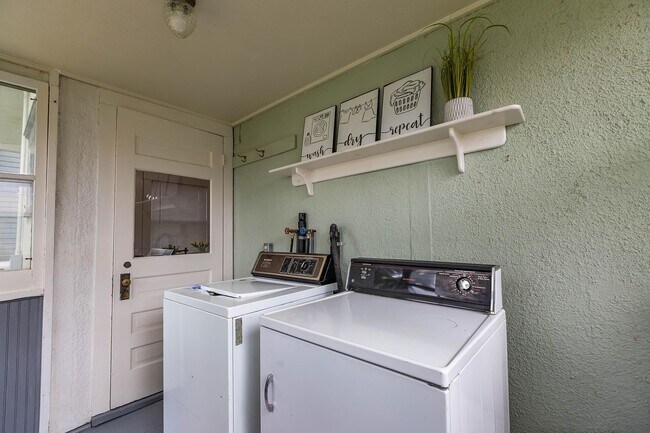 Building Photo - Charming Home - Close to Fort Riley