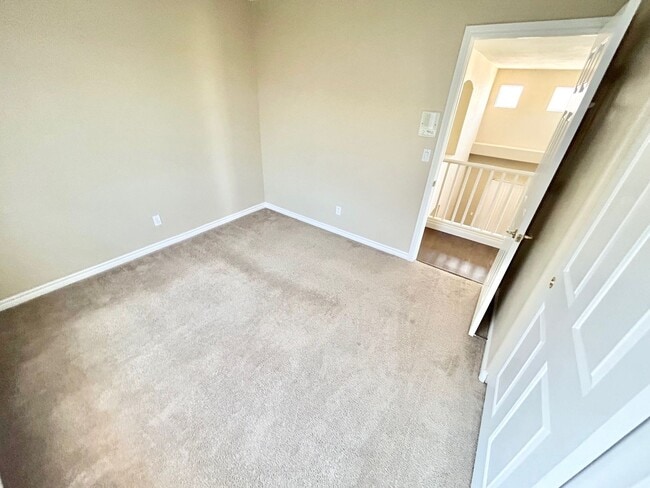 Building Photo - BEAUTIFUL 2 STORY HOUSE IN GATED SEVEN HIL...