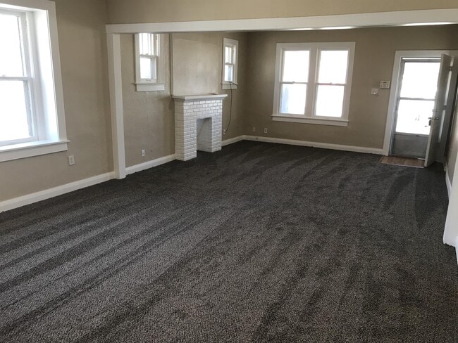 Building Photo - 806 N Park Ave