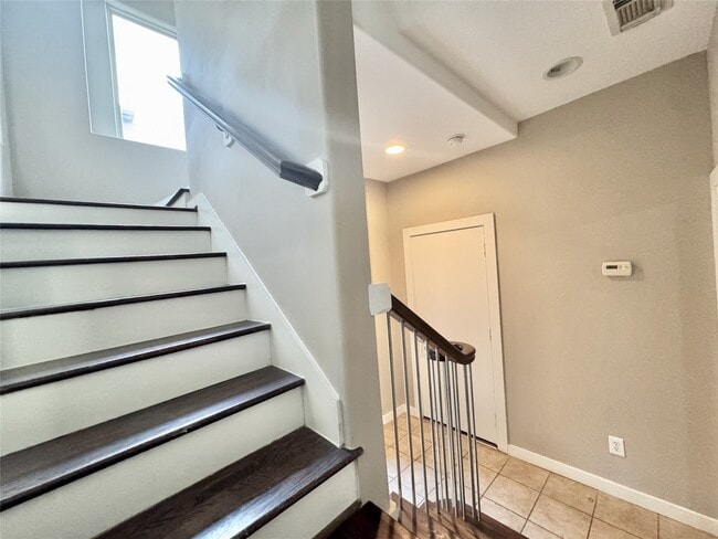 Building Photo - 1515 Birdsall St