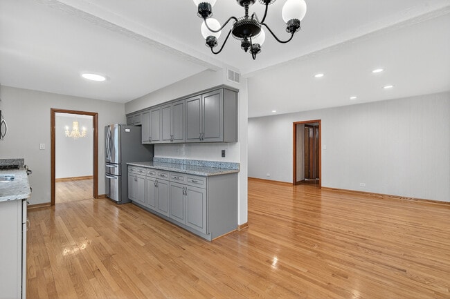 Building Photo - 7245 N Kostner Ave