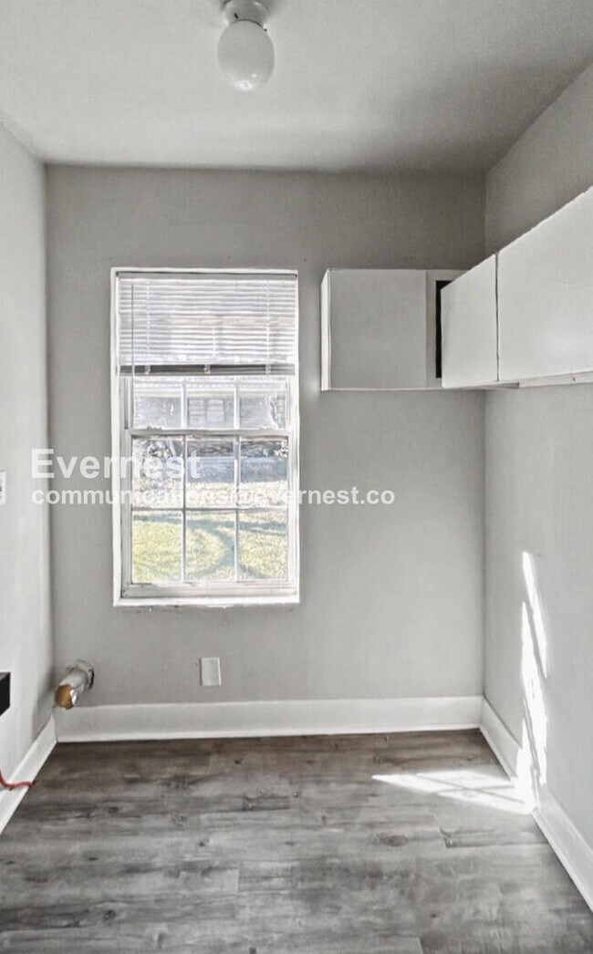 Building Photo - 5221 Jefferson St