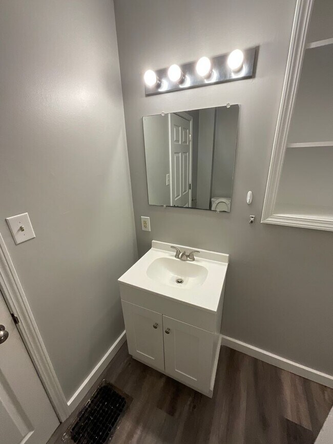 Building Photo - *August 2028* 5 Bedroom house 1 block off Kirkwood FULLY RENOVATED