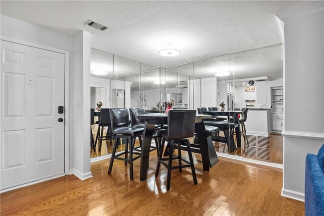 Building Photo - 25108 Plantation Dr NE