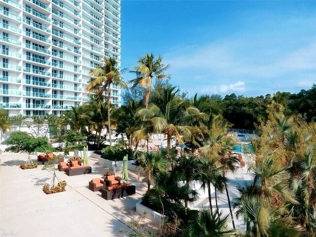 Building Photo - 100 Bayview Dr