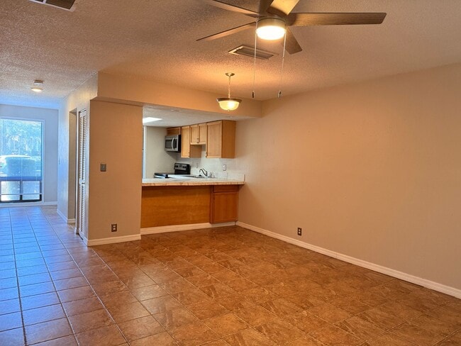 Building Photo - 2 Bedroom located in Winter Springs