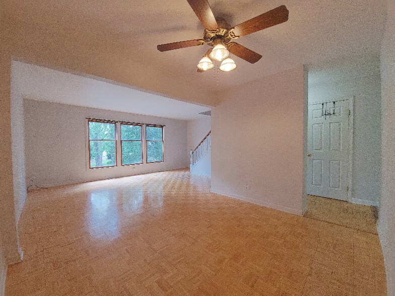 Building Photo - 1006 Portland Dr
