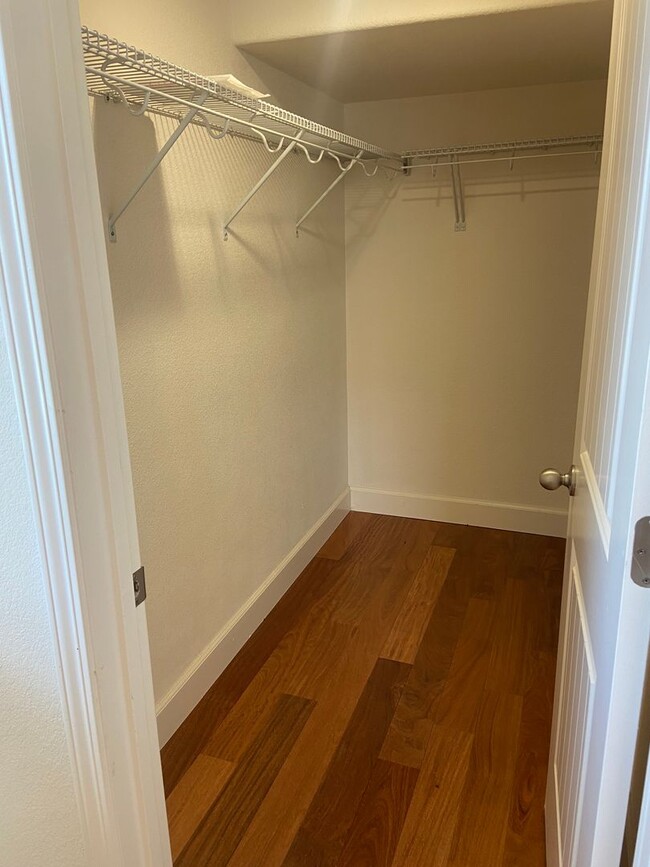 Building Photo - Folsom 4 bdrm, 3 bath near Folsom HS