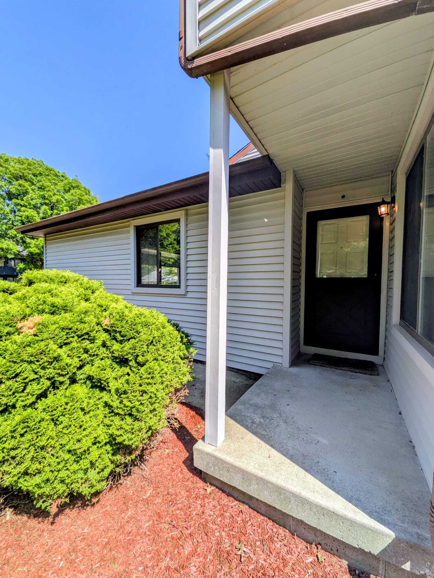 Building Photo - 515 Clearwater Dr