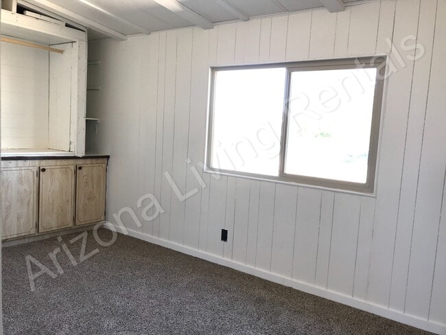 Building Photo - AMAZING 3 BEDROOM HOME