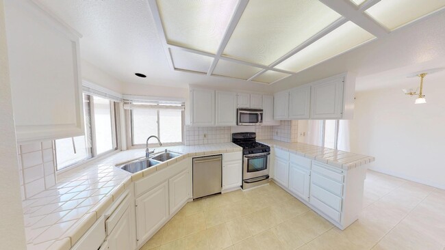 Building Photo - Spacious 3 bedroom | Cays with partial oce...