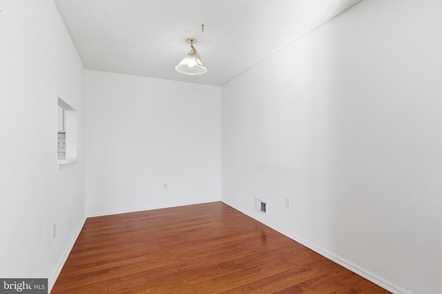 Building Photo - 30 Voscek Ct