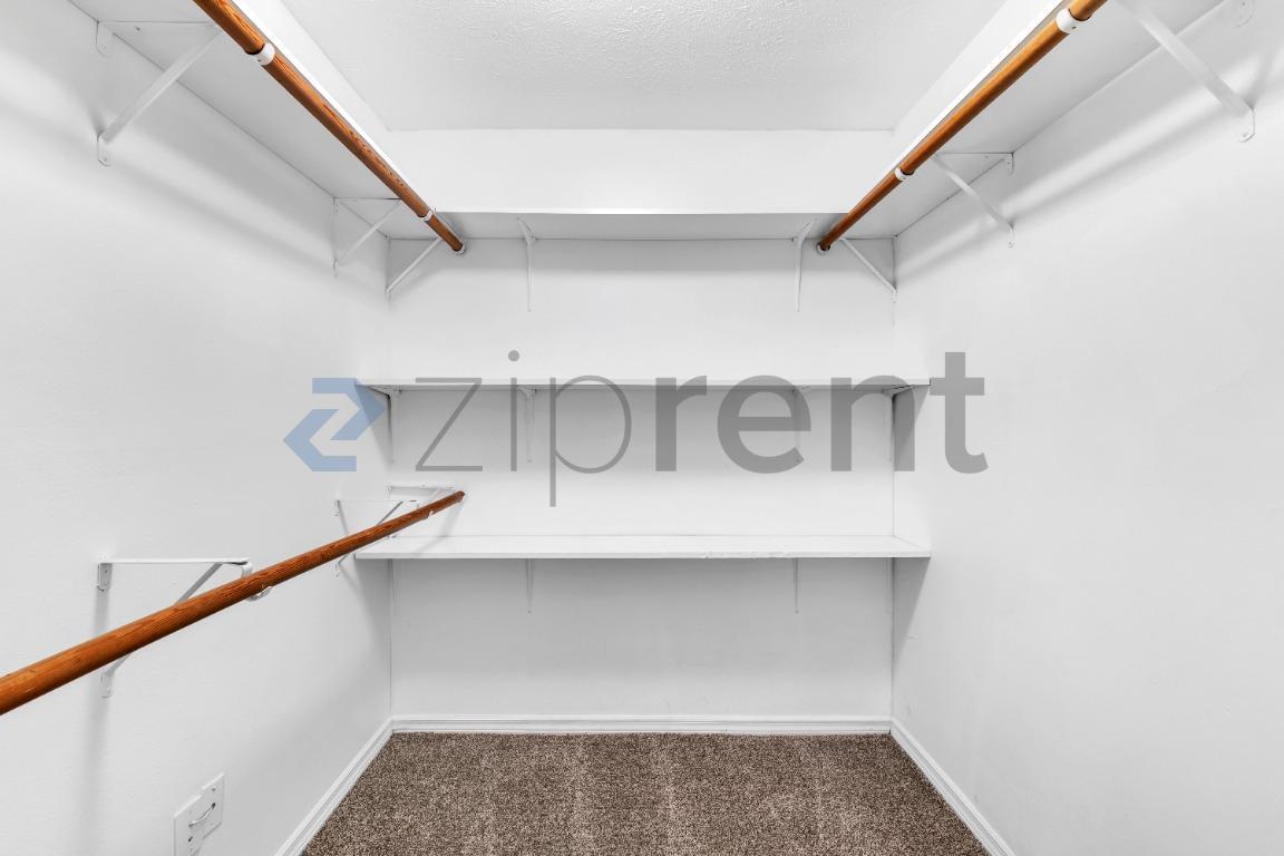 Building Photo - Unit