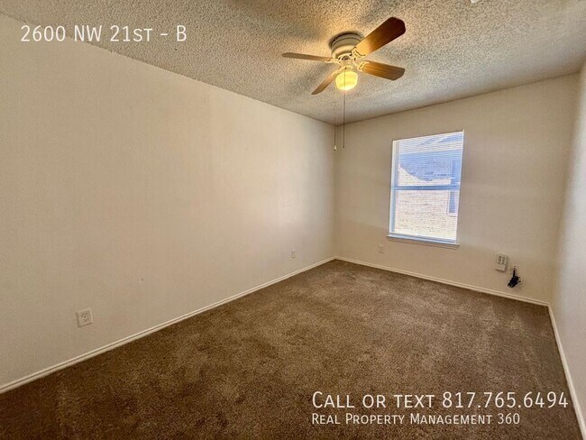 Building Photo - 2600 NW 21st-B