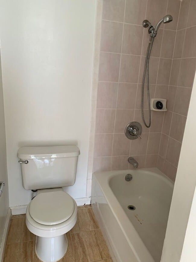 Building Photo - Three Regents Condo - 3 bedrooms, 2 bath, ...