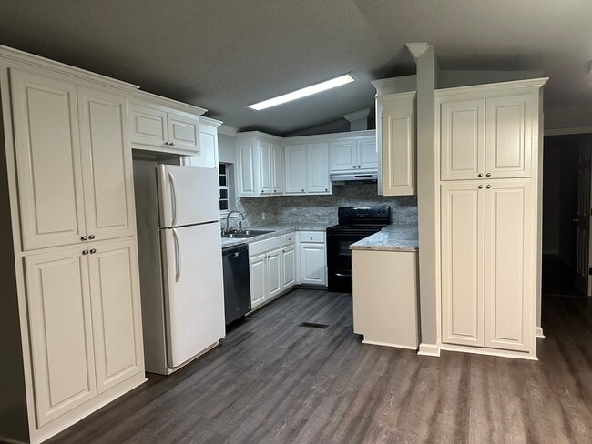 Building Photo - 30974 Goldenrod St