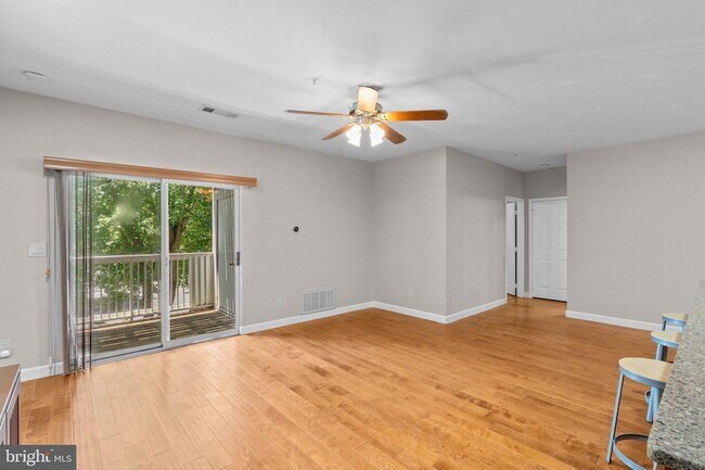 Building Photo - 1701 Lake Shore Crest Dr