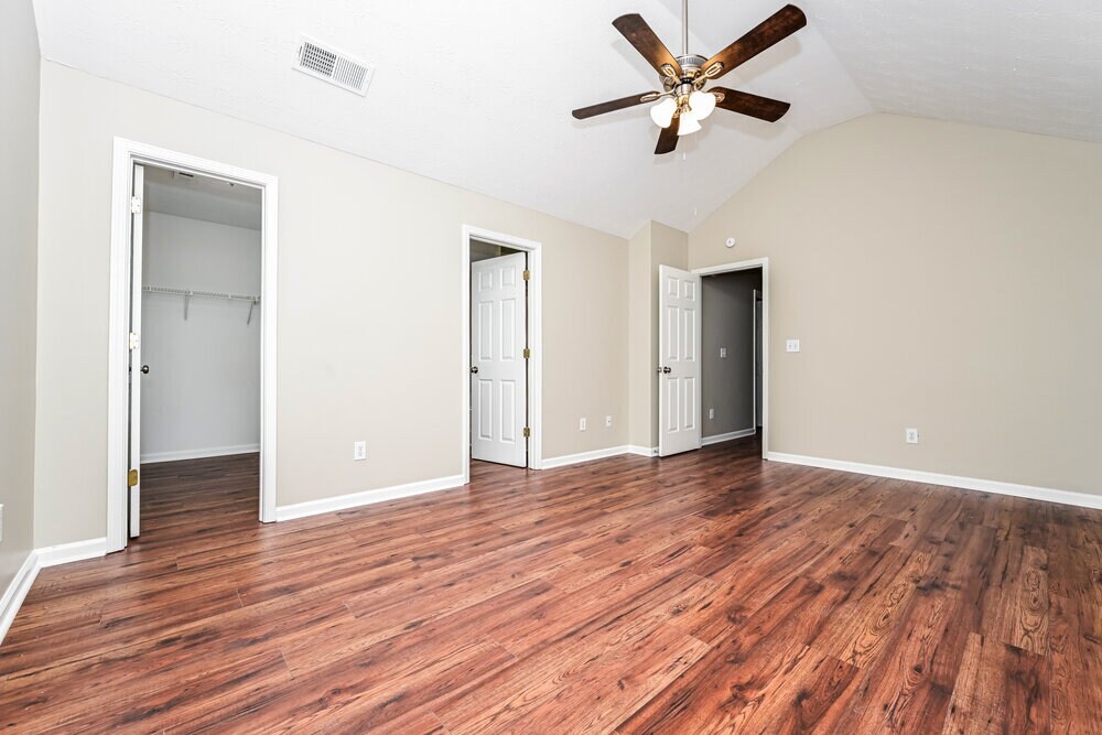 Building Photo - 330 Greenway Dr